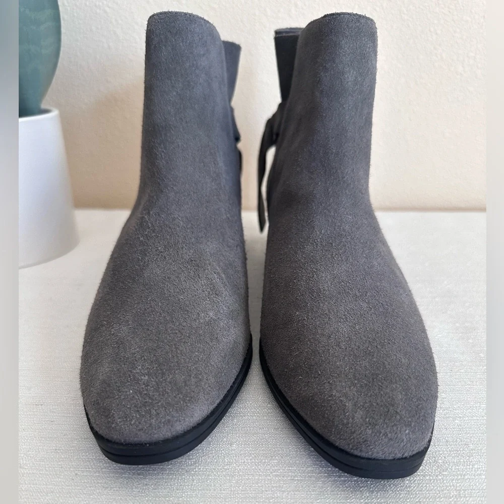New Aerosoles Crosswalk Gray Suede Ruffled Ankle Booties Women’s 8M - Picture 4 of 14